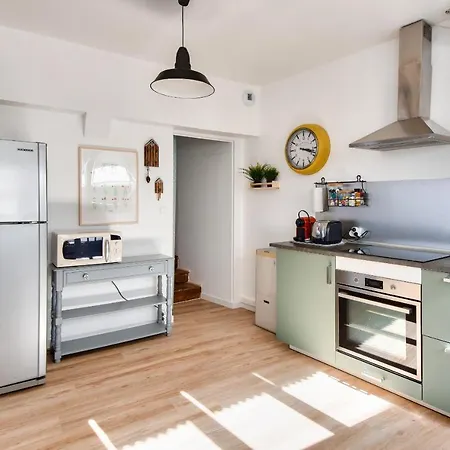 Jolie Maison Pour 6 A Holiday home *